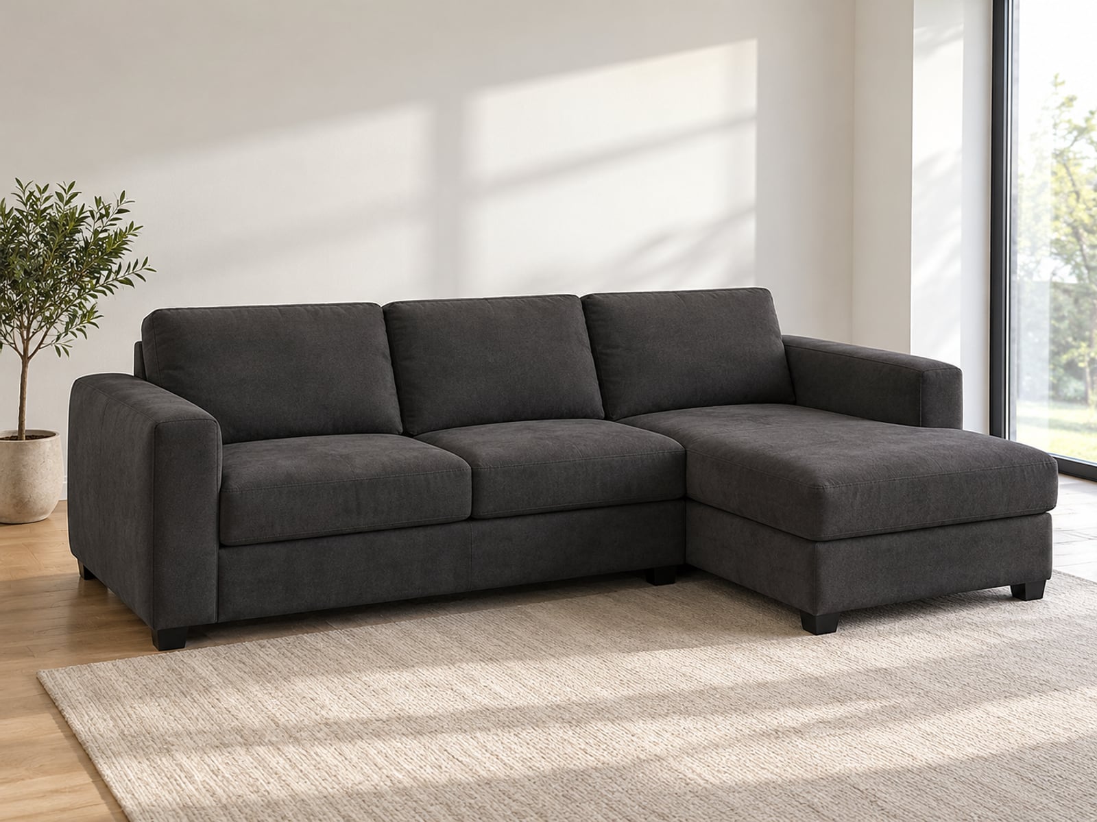 ecksofa Ecksofa anthrazit Microfaser von POCO in Anthrazit in einem hellen Wohnzimmer